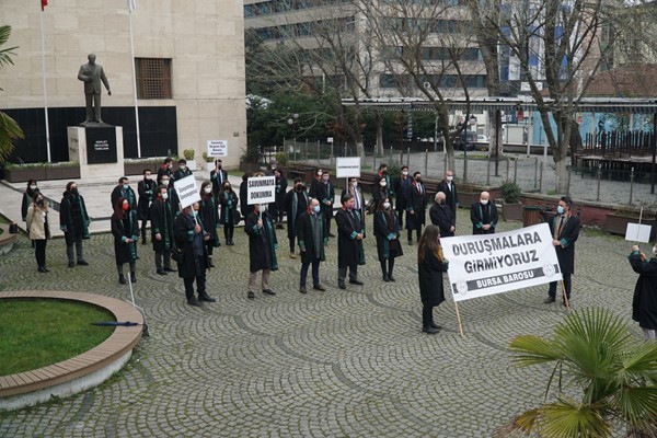 Bursa'da avukatlar duruşmalara girmedi!