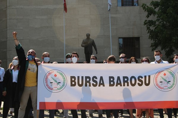“Aydınlık, özgürlük, hukuk devleti adına ne varsa avukatlar temsil ediyor”