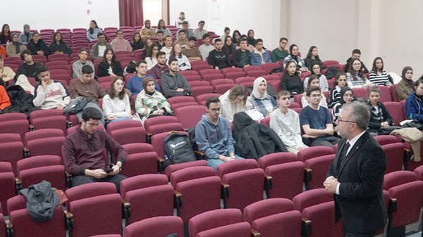 Öztosun, Uludağ Hukuk öğrencilerine avukatlık mesleğini anlattı