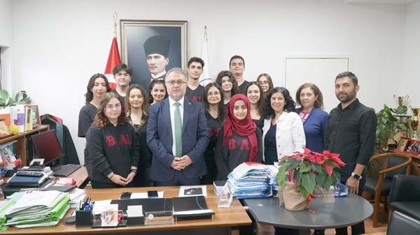 Atatürk Anadolu Lisesi öğrencileri Baro'da