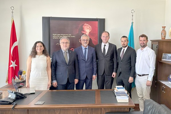 UÜ Hukuk Fakültesi Dekanı Prof. Aker'e ziyaret