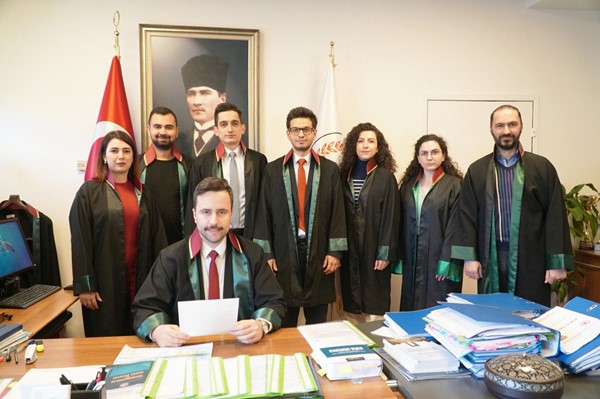 Bursa Barosu Tüketici Hakları Komisyonu Başkanı Av. Okan Özkaya: ​​“GSM şirketleri deprem bölgesinde insan haklarını ihlal etmiştir!”