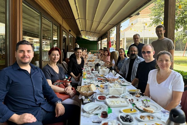 Avukatlar kahvaltıda buluştu