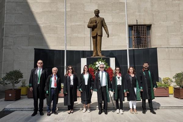 Kimse bize ne zaferleri, ne Gazi Mustafa Kemal'i unutturabilir!