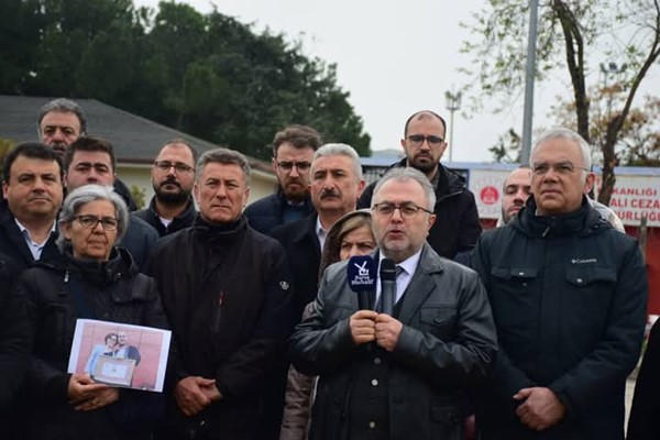 Avukat Keskin ve diğer tutuklular için cezaevi önünde basın açıklaması