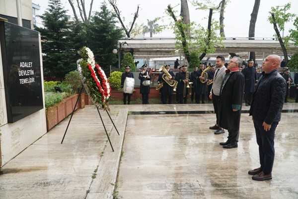 “Hiçbir haksızlığa boyun eğmeyeceğiz, cübbelerimizi kimsenin önünde iliklemeyeceğiz”