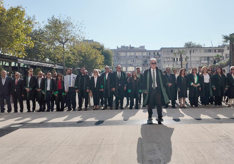 “Cumhuriyet'in sorunlarının çözümü Cumhuriyet'i demokrasiyle tamamlamak, hukukla güçlendirmekten geçer”