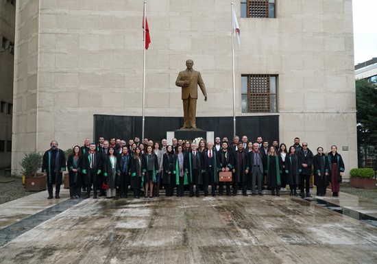 “Hukuksuzluk ortamında hukukun üstünlüğünü savunmaya devam ediyoruz”