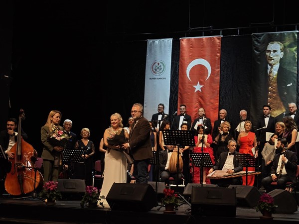 Mazideki Şarkılar duygulandırdı