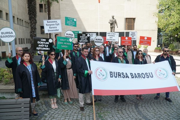 Bursa Barosu'ndan ücret eylemi