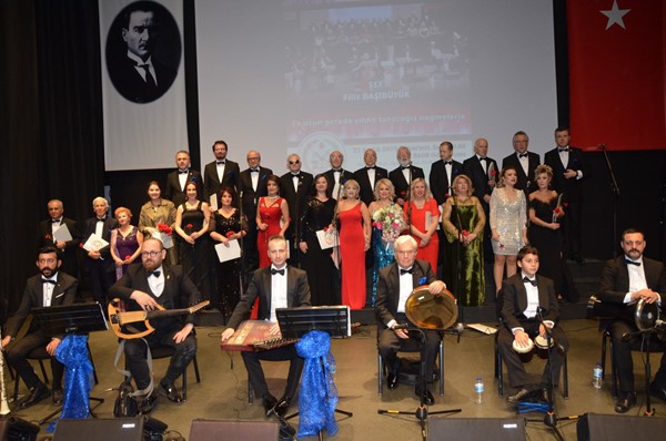Bursa Barosu Türk Müziği Korosu en uzun gecede nağmelerle yıldız tuttu