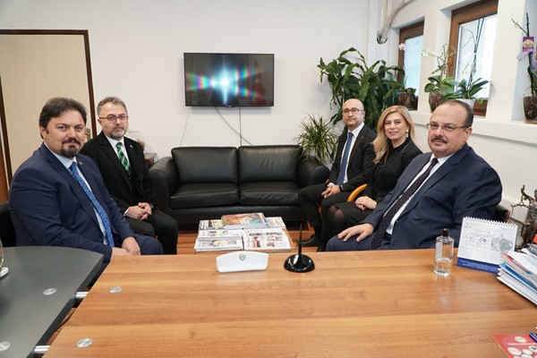 Bursa Valisi Canbolat Bursa Barosu'nu ziyaret etti