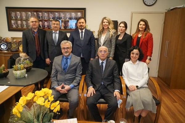 UÜ Hukuk Fakültesi yönetimi Baro'da