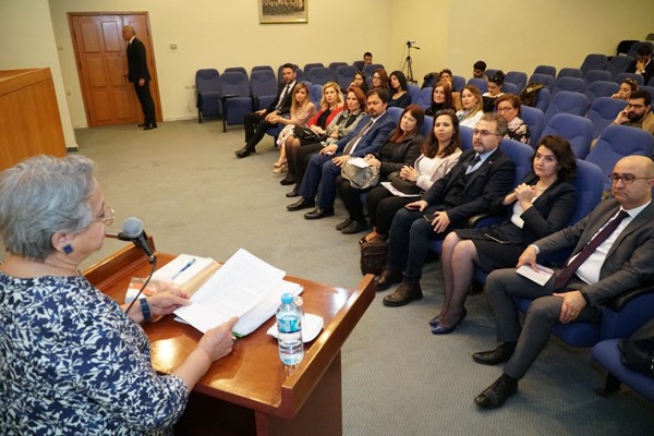 Av. Canan Arın: “Kızları ve kadınları korumak için yasa uygulansa yeter”