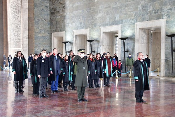 Bursa Barosu Başkan ve kurul üyeleri Ata'nın huzuruna çıktı