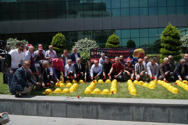 Soma kurbanları anıldı