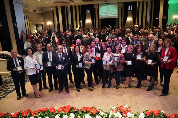 Bursa Barosu'ndan 25 yıllık avukatlara plaket