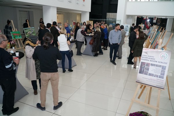 Avukat ressamlar karma sergi açtı