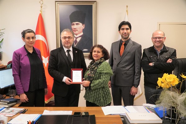 Bursa Barosu Edebiyat Komisyonu'na "Okumaya Katkı Ödülü"