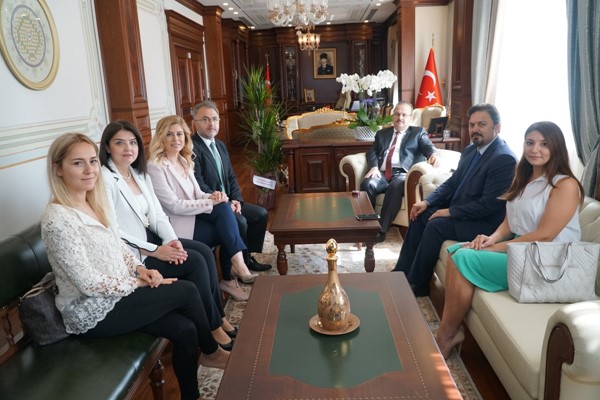 Bursa Barosu yönetimi Vali Yakup Canbolat'ı ziyaret etti