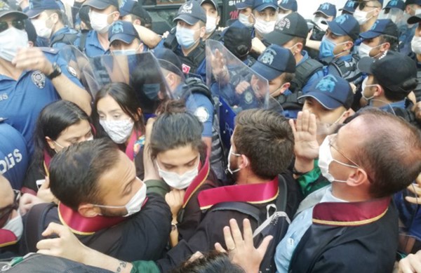 Ankara Kuğulupark'ta baro başkanlarına polis müdahalesi